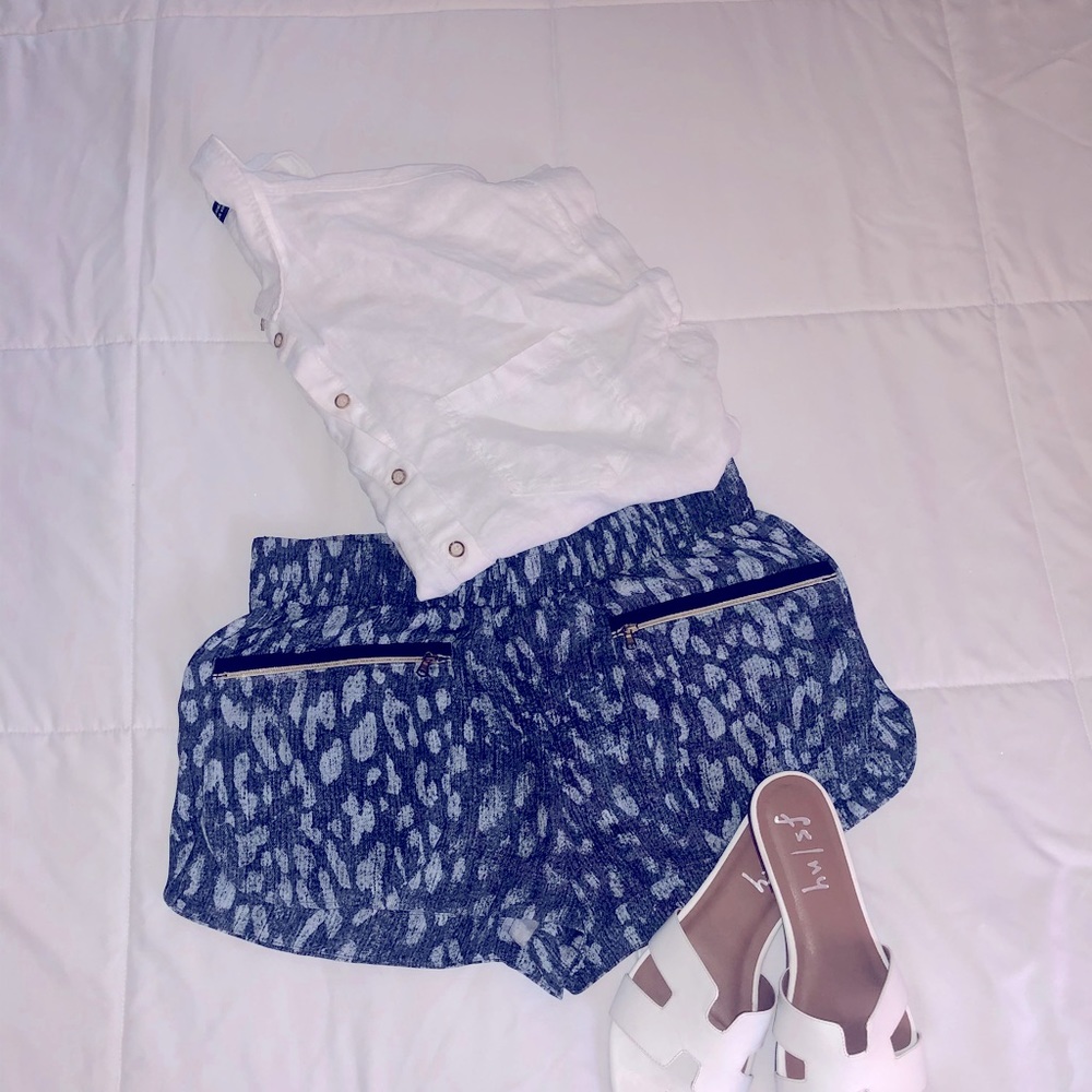 L’AGENCE exclusive-Intermix leopard print shorts